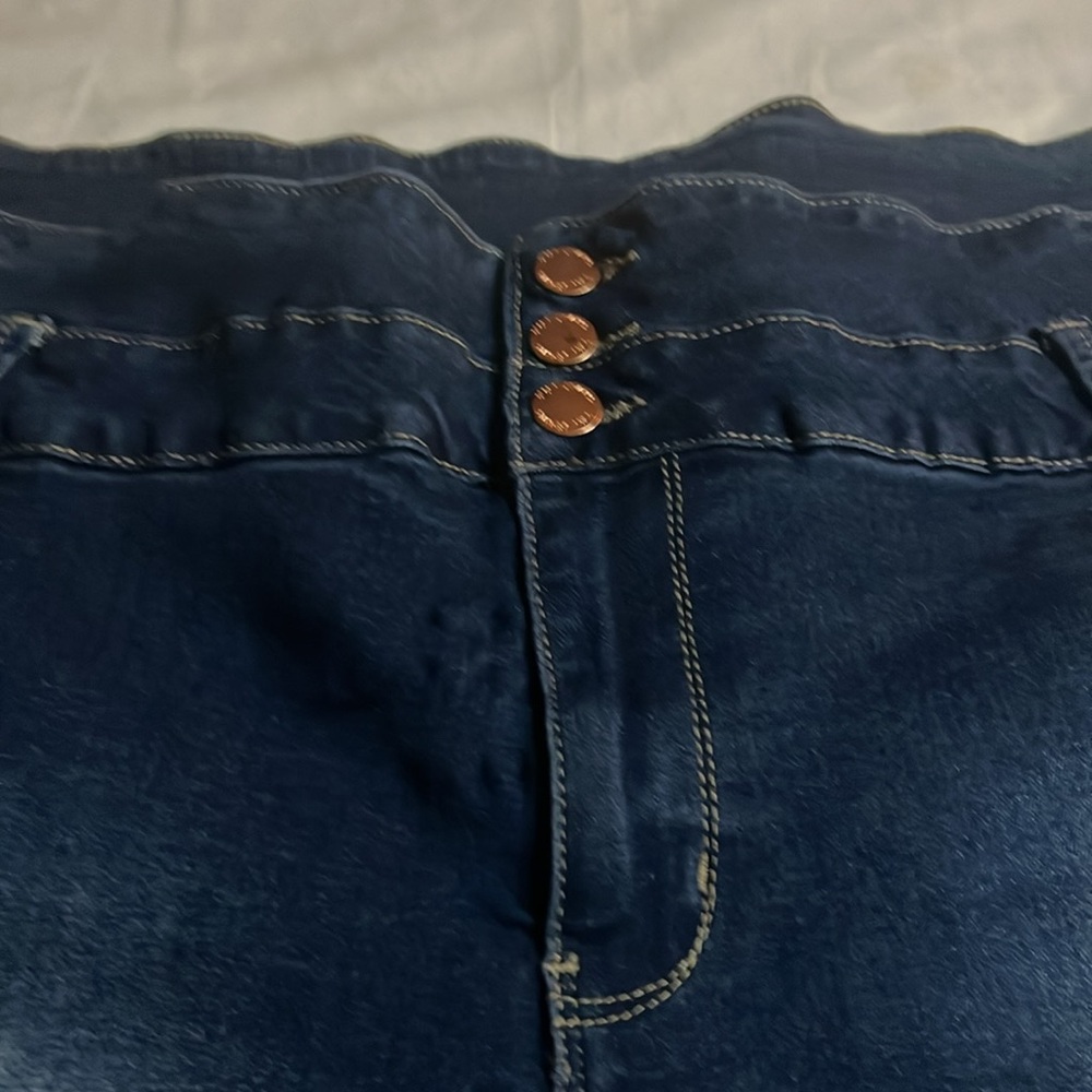 YMI Wanna Betta Butt Distressed Jean Shorts - Picture 4 of 7